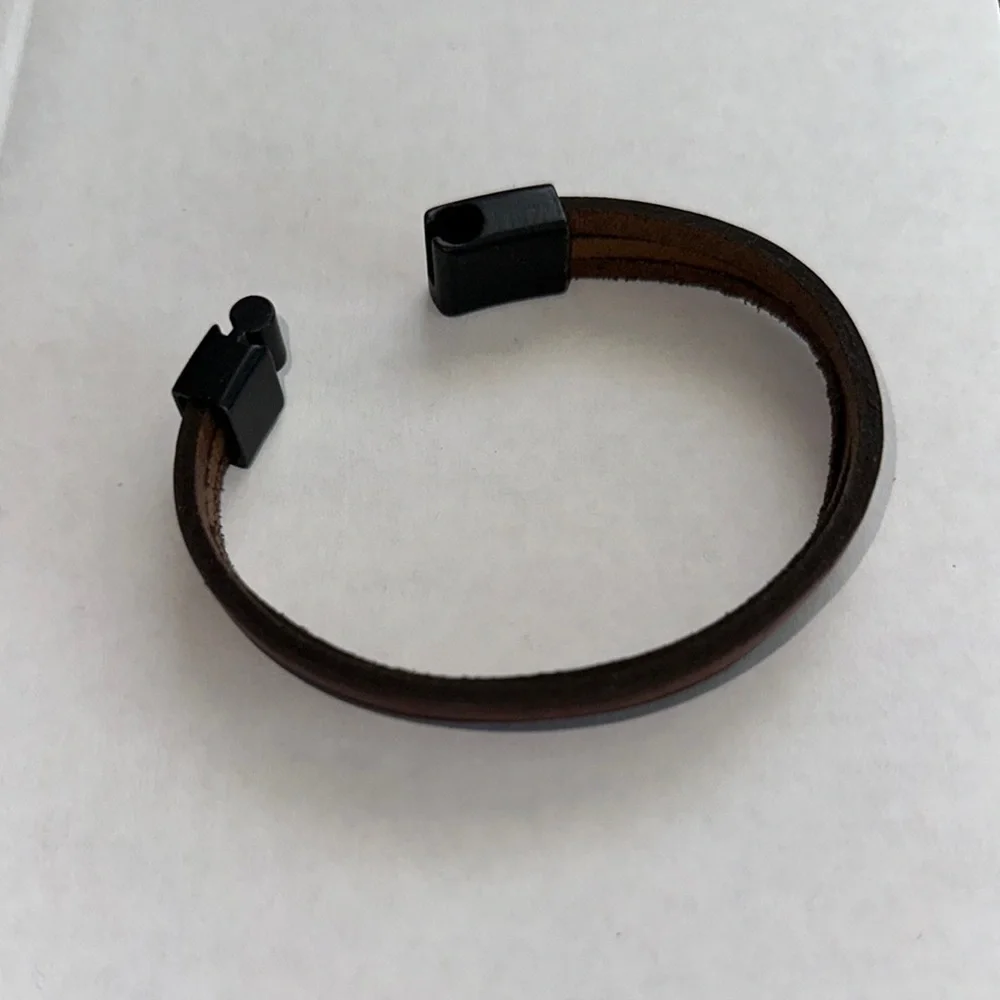 Brown Leather Men's Bracelet with magnetic closure